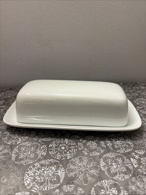 White Ceramic Butter Dish - Classic Covered Butter Keeper